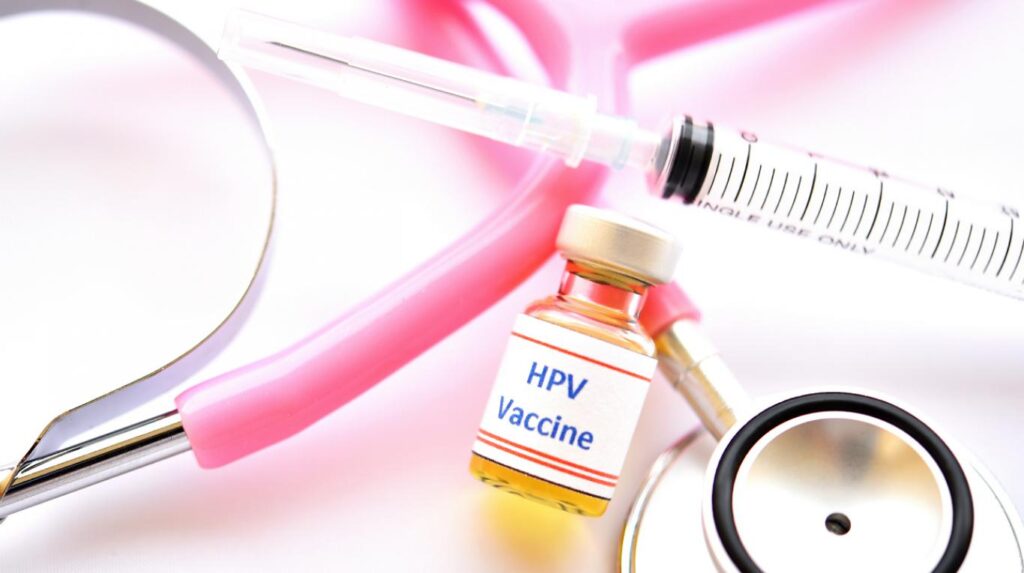 Nam giới có thể tiêm vắc-xin phòng HPV như nữ giới